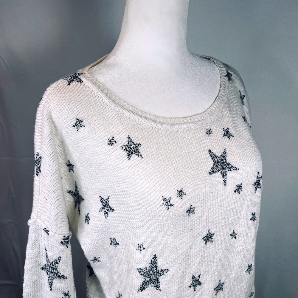 Hollister Women's XS White Star Print Knit Sweater‎